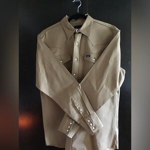 Wrangler Men’s Long-Sleeve Western Button-Down Shirt in Tan